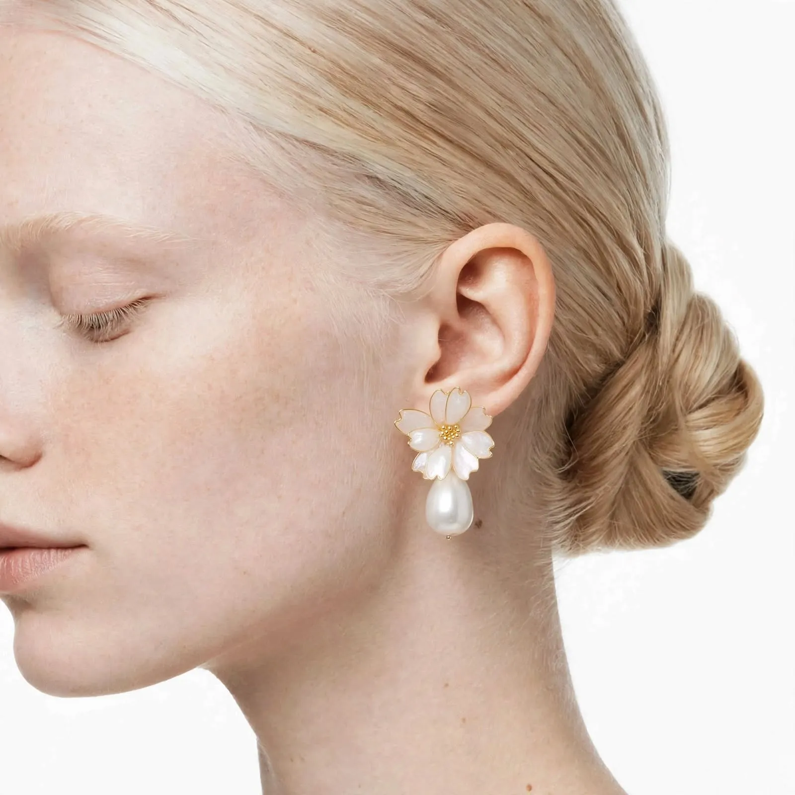 Bloucles d'oreilles Elena portees