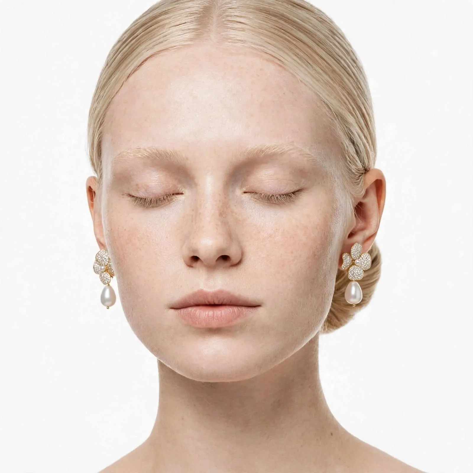 Boucles d'oreilles fleur 4 pétales diamants de laboratoire or jaune perle goutte Eugénie face