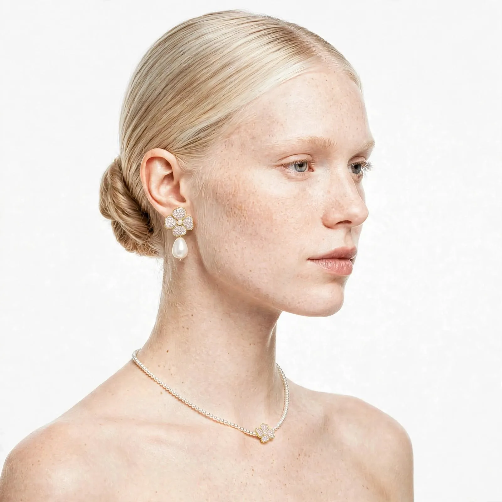 Collier petite fleur diamants laboratoire chaîne perles , porté, Eugénie