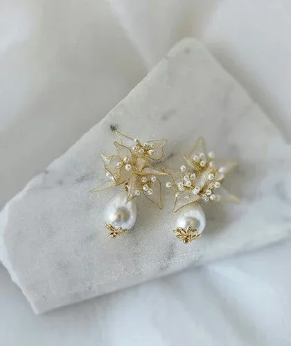 Boucles d'oreilles délicates pour mariée enceinte