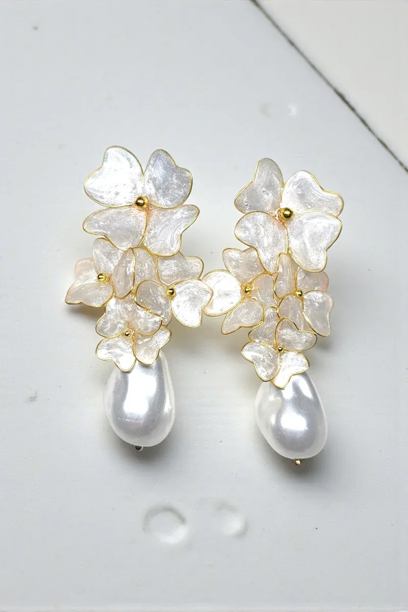 Boucles d'oreilles de mariage artisanales en perles et cristaux
